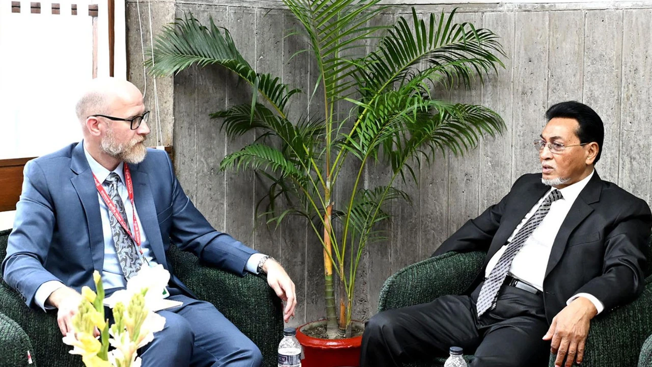 চিফ হুইপের সঙ্গে স্টুয়ার্ট জেমসের সৌজন্য সাক্ষাৎ